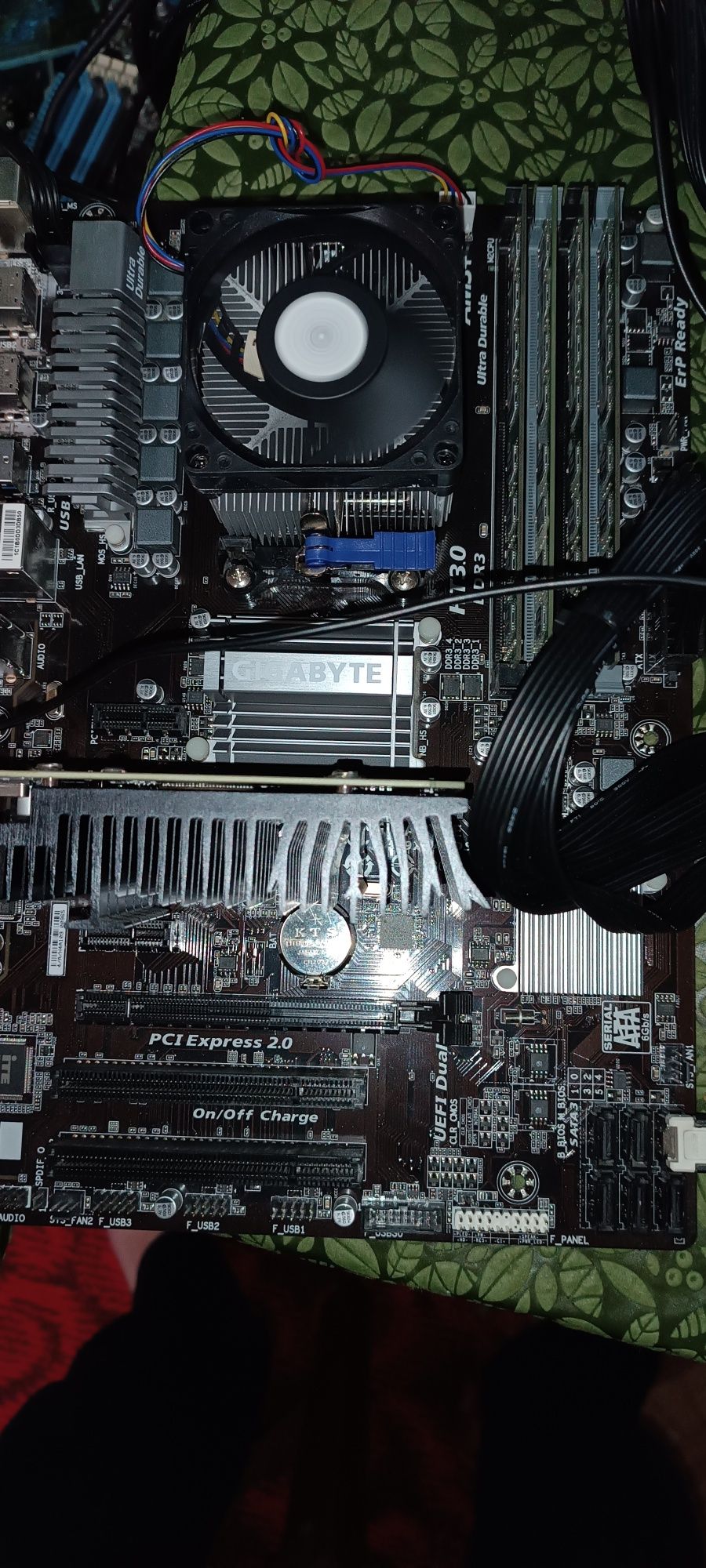 Материнська плата GIGABYTE GA-970A-DS3P + Подарунок