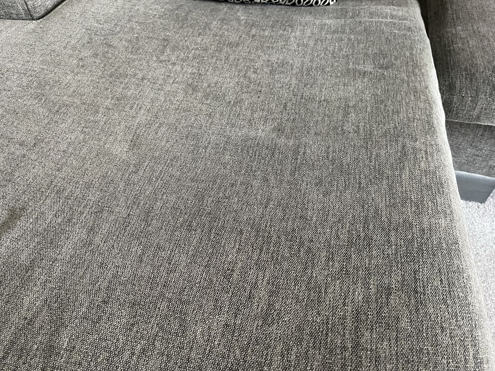 Sofá com chaiselongue, em tecido, cor cinzento