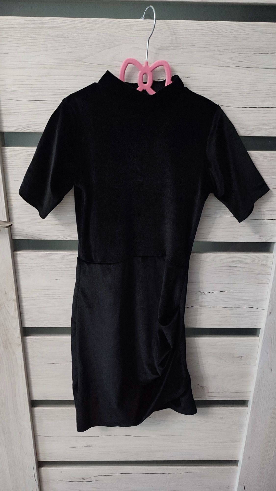 Sukienka czarna welurowa krótka rozmiar xxs-xs. Sukienka krótka.
