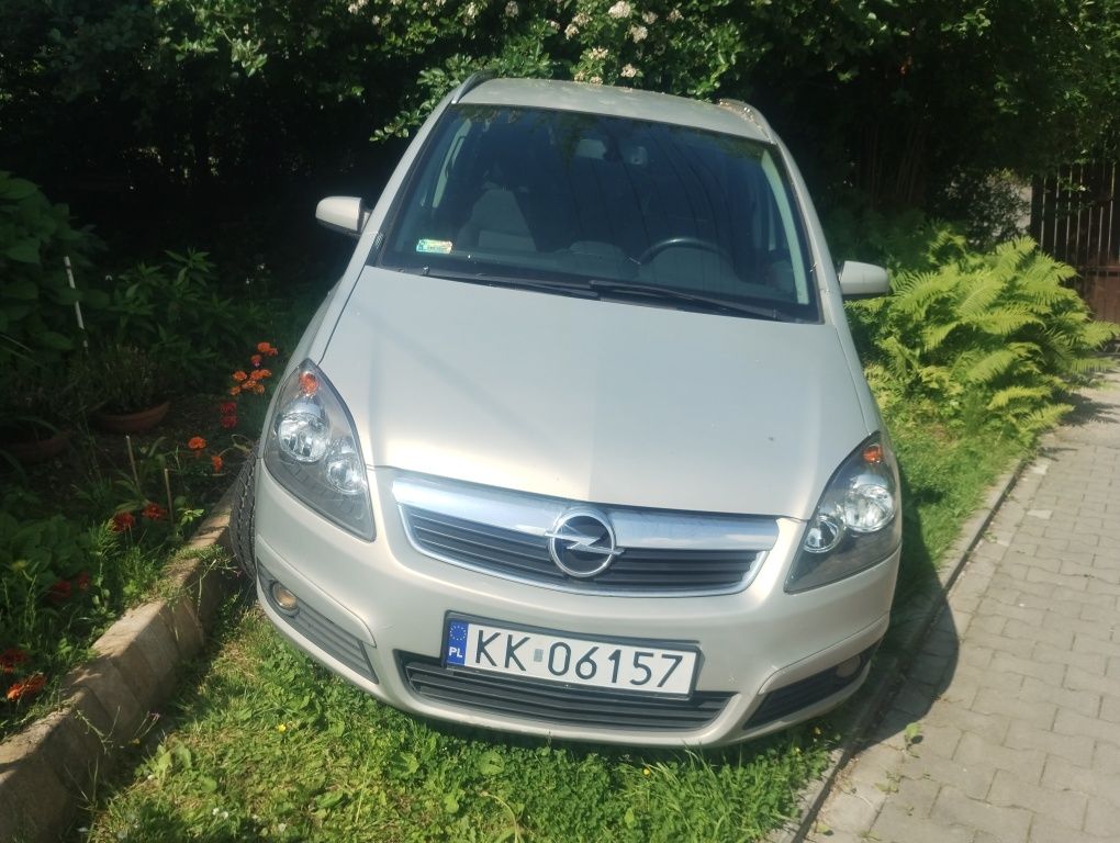 Opel Zafira siedmioosobowy rok 2006