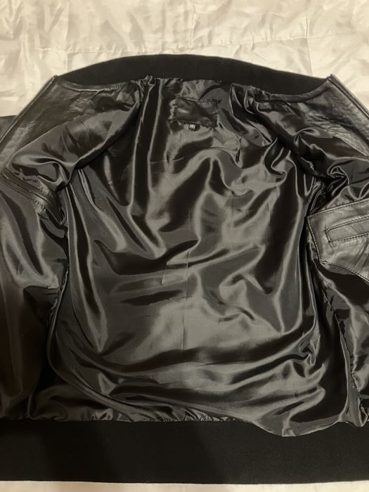 Мужской кожаный бомбер