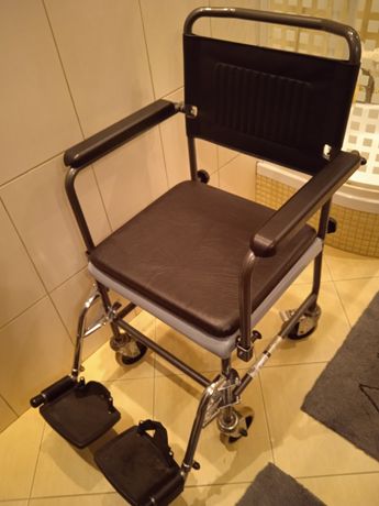 Wózek inwalidzki sanitarny
