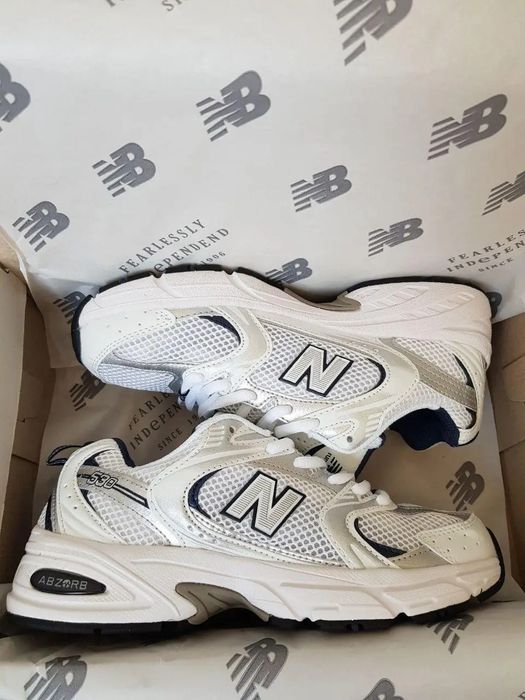 Світлі жіночі кроссівки New Balance 530. Модні жіночі кросси Нью