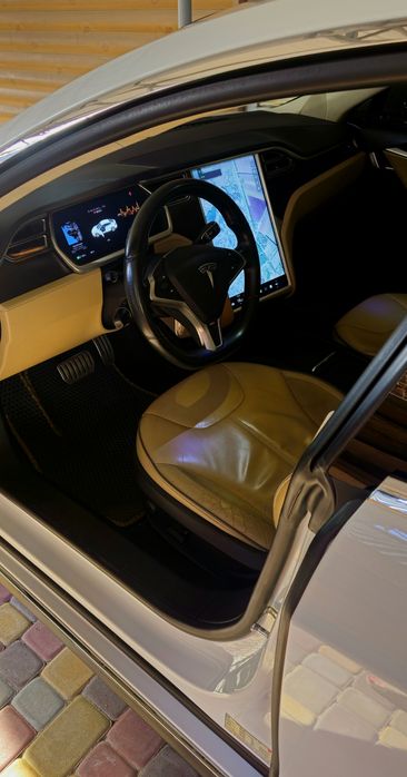 Продам Tesla S p85+