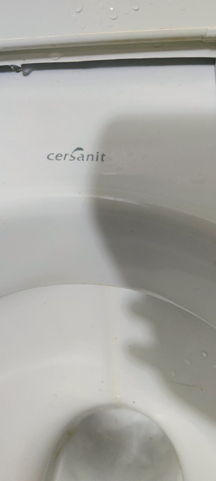 Продам унитаз в очень хорошем состоянии