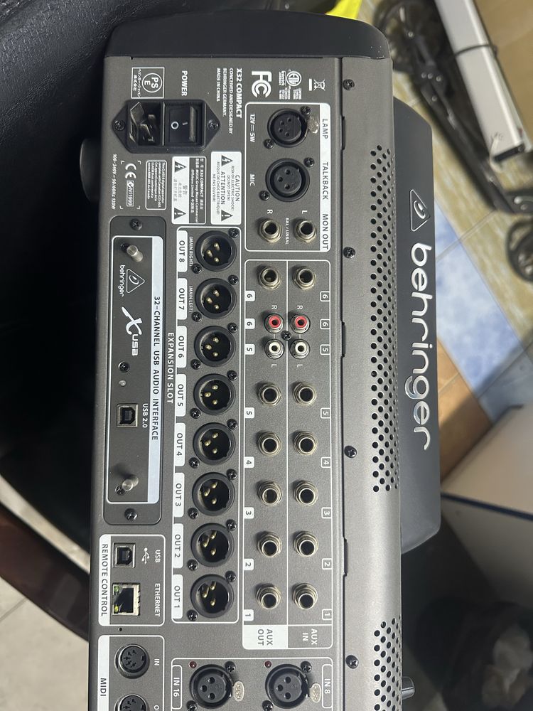 Цифровой мікшер Behringer x32 Compact