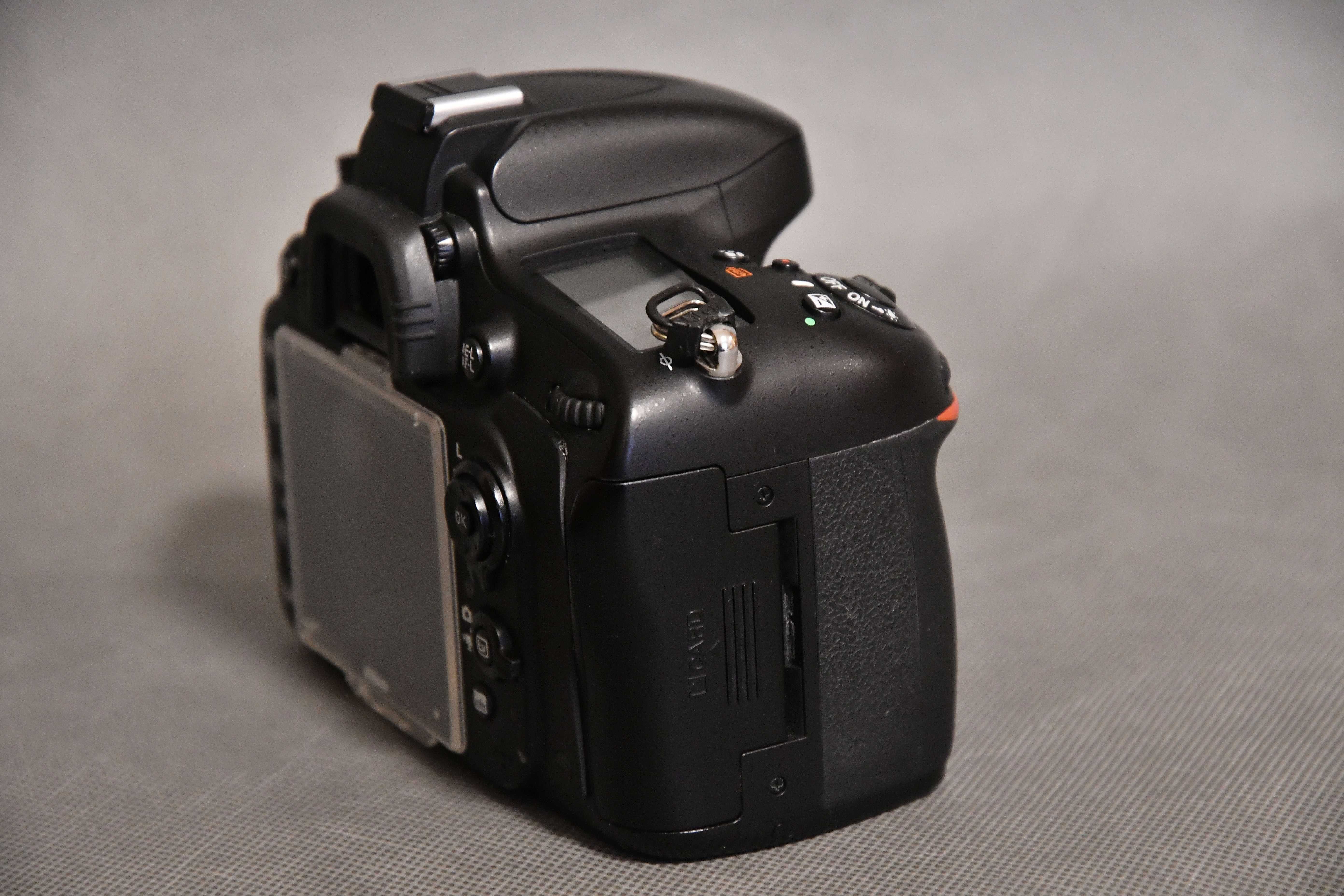 Nikon D 610 повний кадр