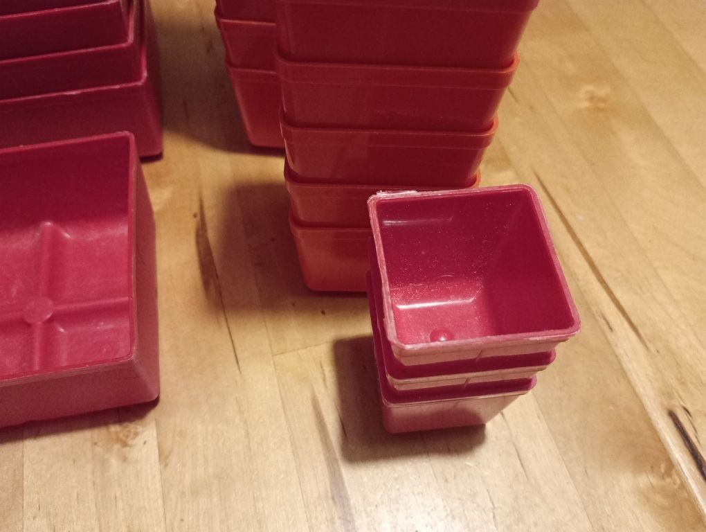 Pudełka do segregacji LEGO