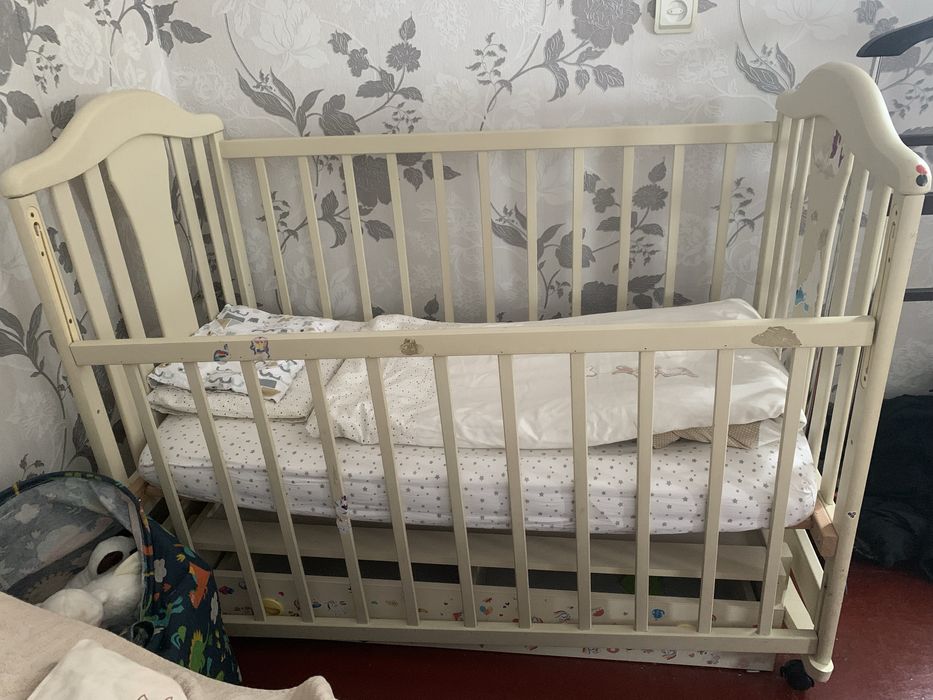 Дитяче ліжко маятник з матрасом та повним набором білизни