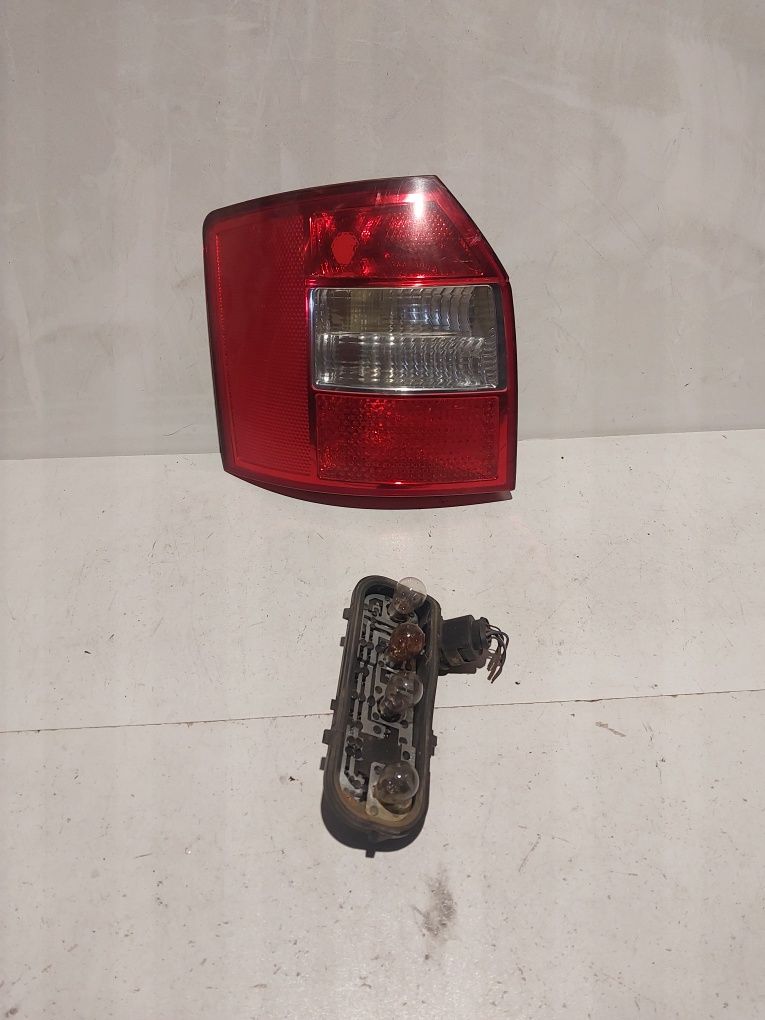 Lewy wkład lampy żarówek oprawa listwa wtyczka audi a4 b6 kombi avant