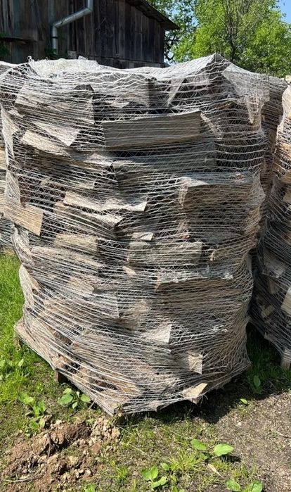 Рубані дрова в плиту котел сухі складені