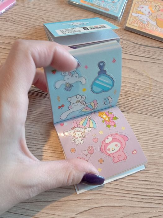 Książeczka naklejki sanrio