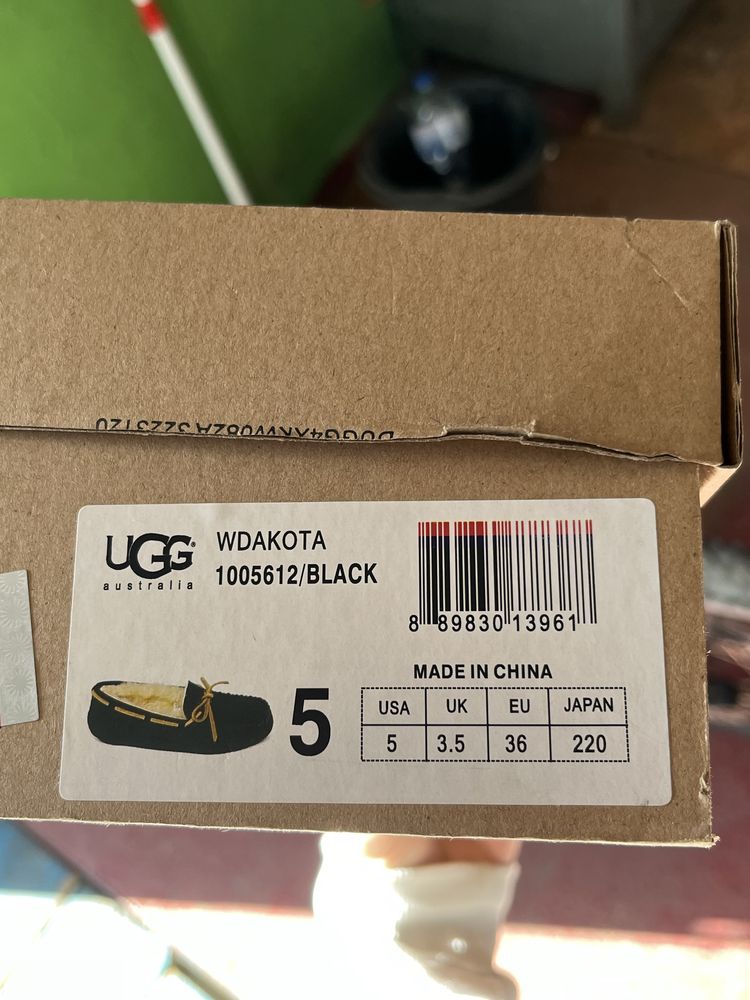 Чорні тапочки/мокасини UGG W Dakota
