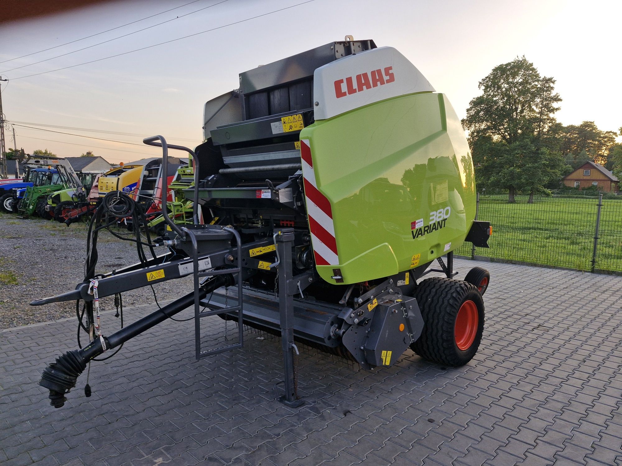 Prasą rolująca Claas Variant 380 z 2013 roku Siatka Sznurek Rotor