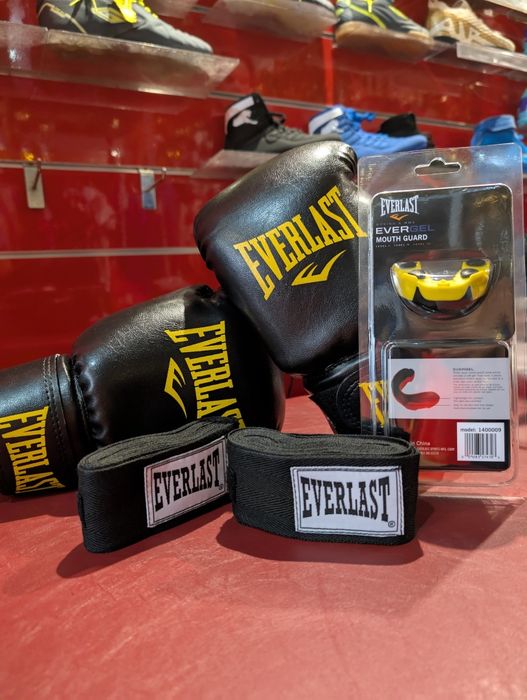 Набор для бокса Everlast, перчатки боксерские+капа+бинты 4 м.
