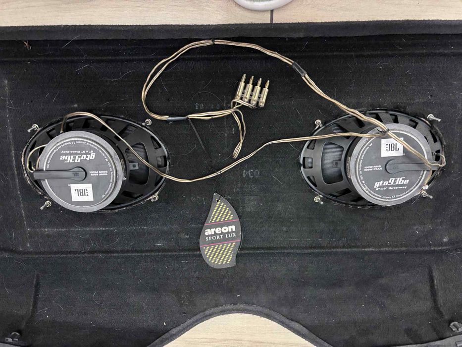 Radio z glosnikami do auta