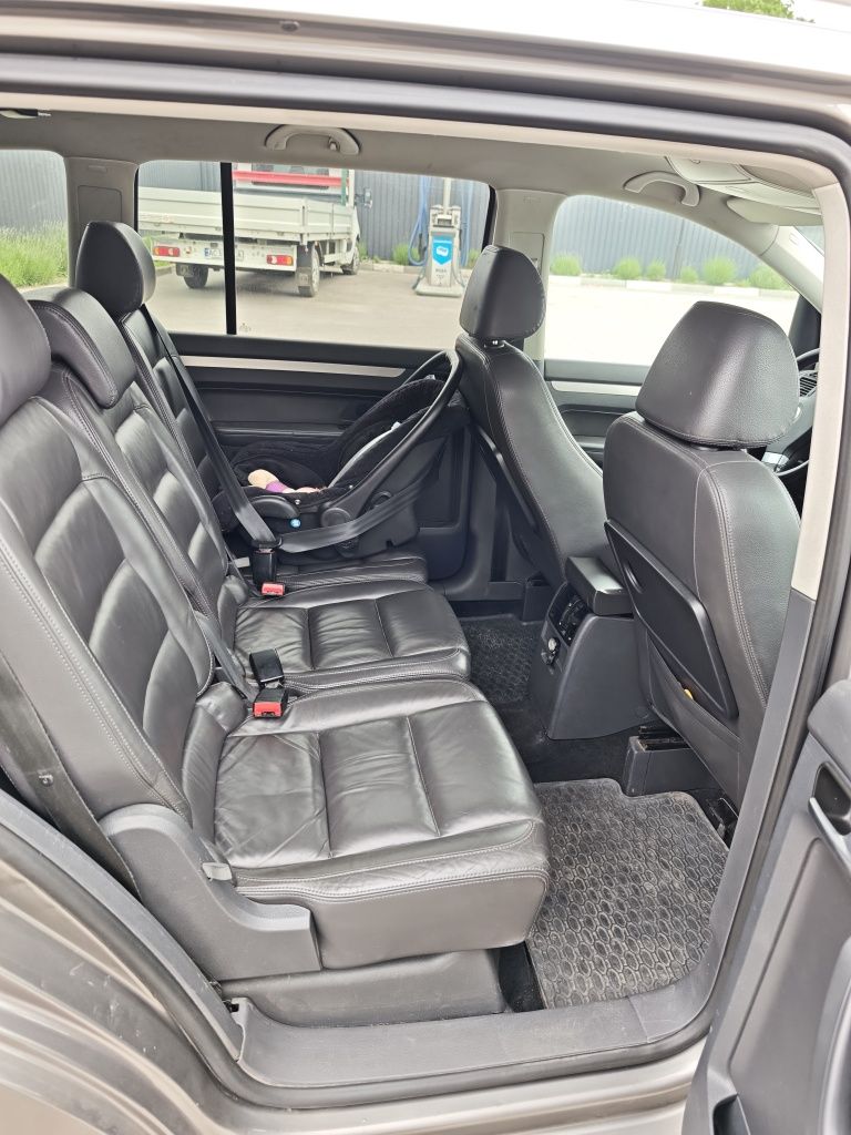 Volkswagen Touran 2008р. 2.0 TDI