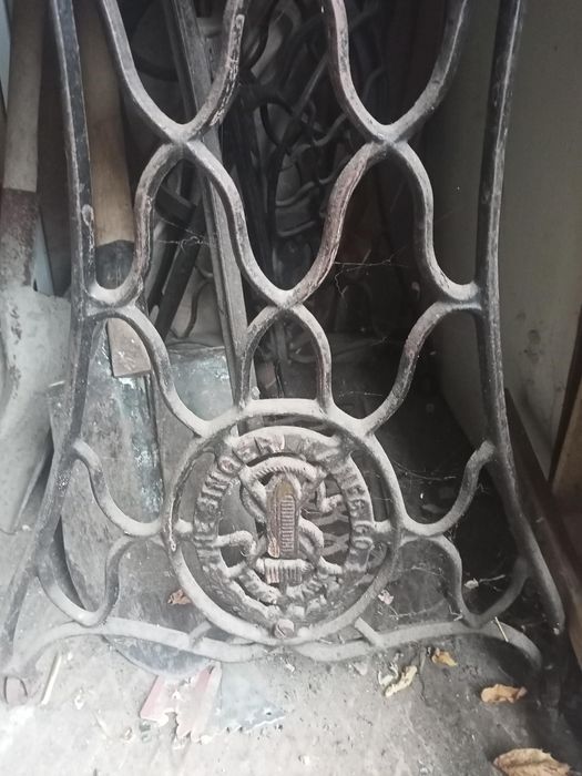 Продам швейную машину SINGER.