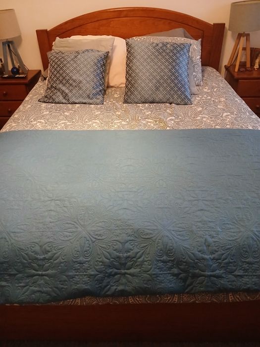 Cama Casal em pinho mel