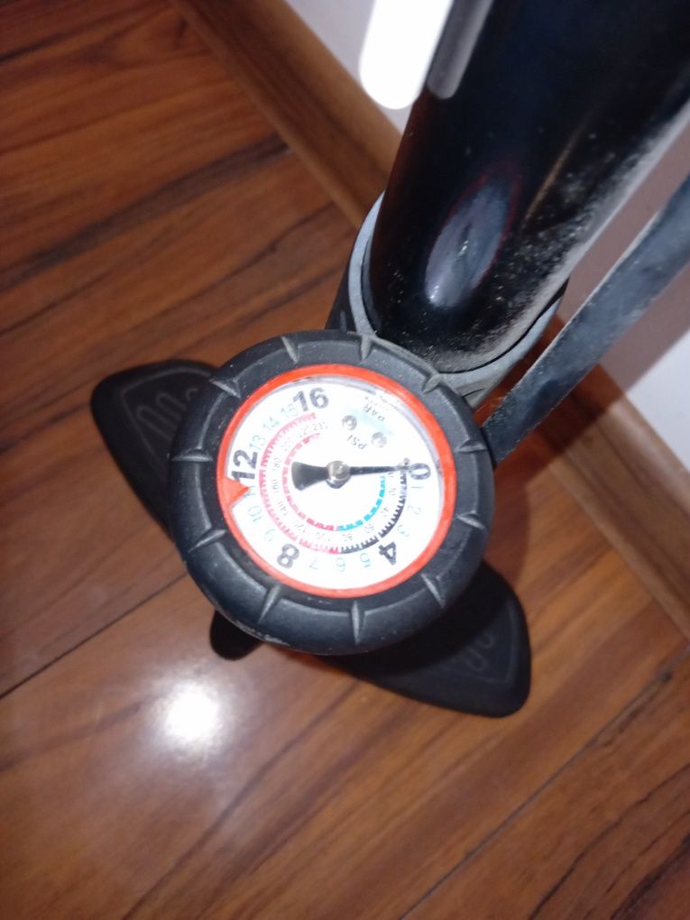 Pompka do roweru newcential