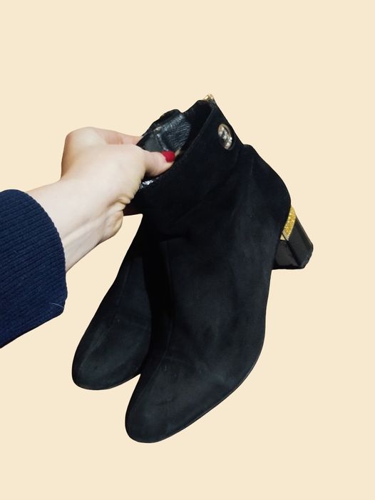 Замшеві ботинки жіночі