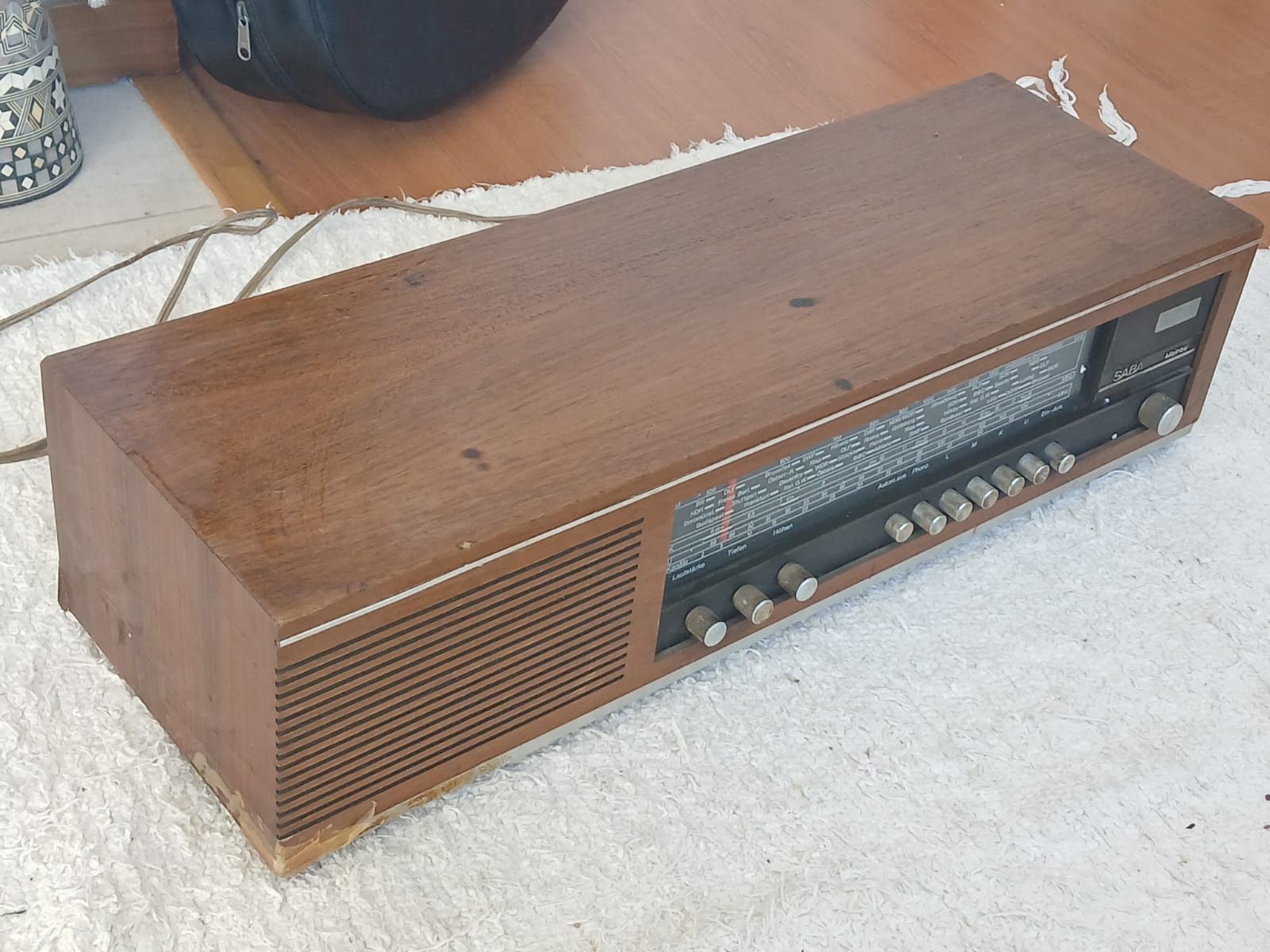 Rádio vintage da SABA