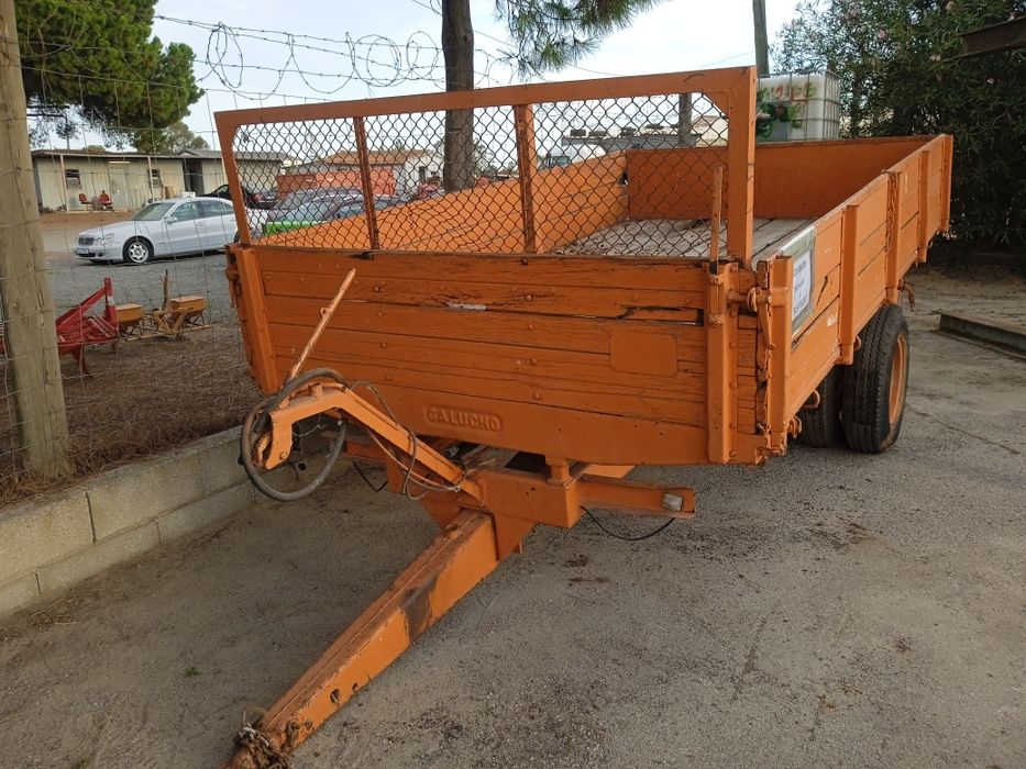 Vende-se reboque agrícola