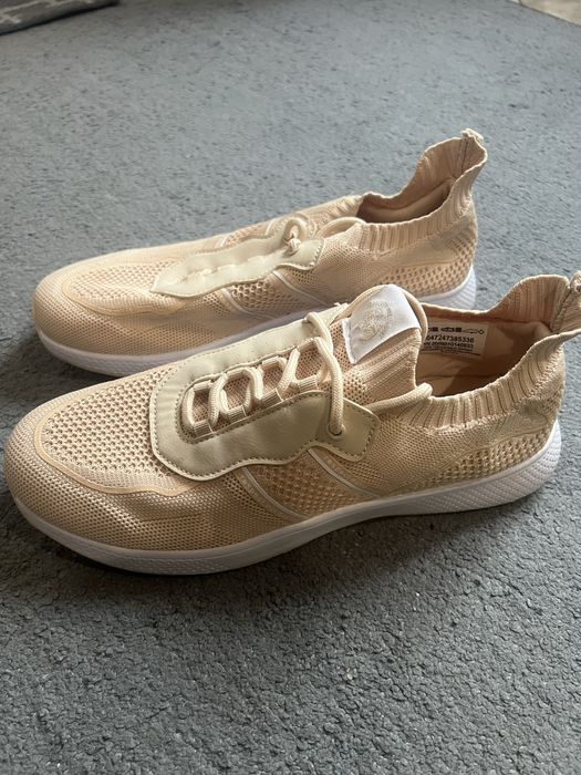 Кросівки жіночі 41 р