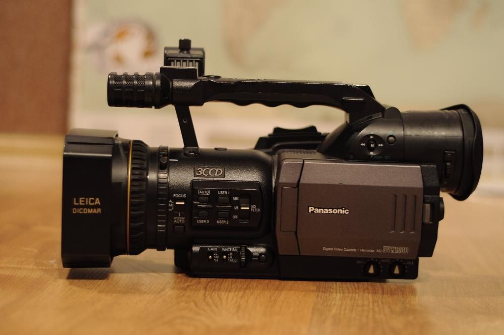 Профессиональная видеокамера Panasonic AG-DVX100B Б/У