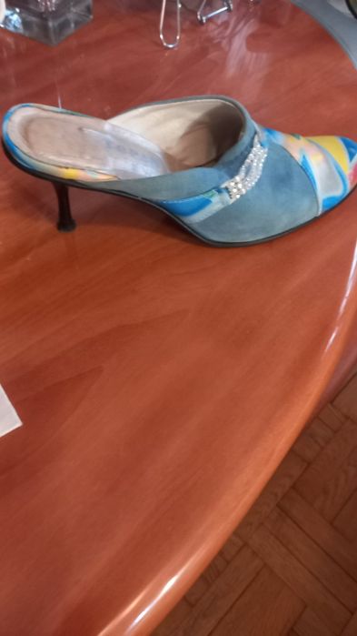 Шлепанцы женские-кожанные