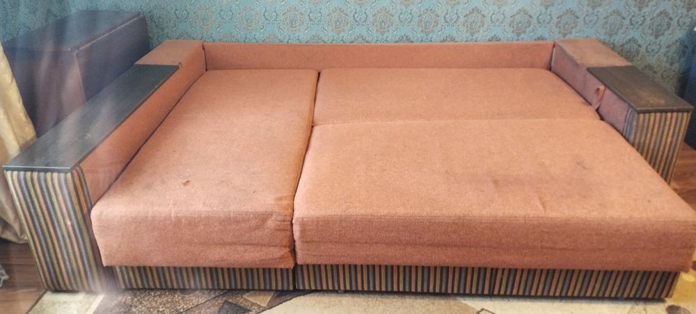 Кутовий великий диван