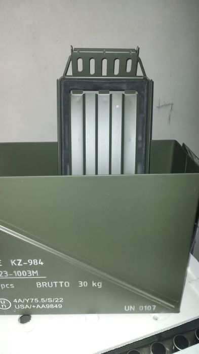 Герметичні металеві та дерев'яні ящики