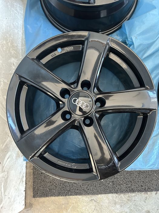 320 Felgi Aluminiowe AUDI R 16 5x112 otwór 66,6 Bardzo Ładne Czarne