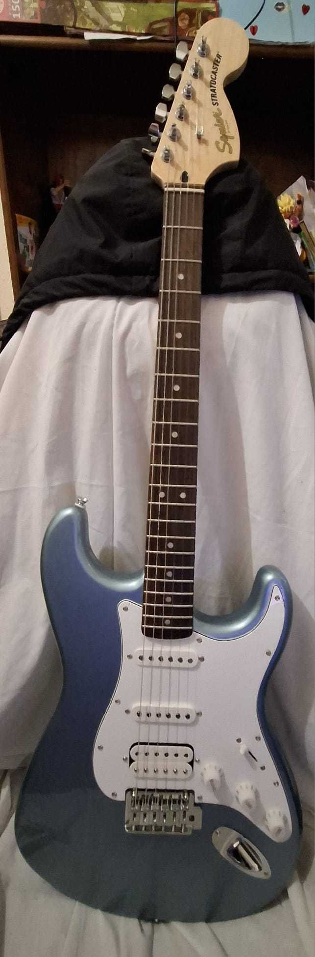 Guitarra eletrica Squire + Aplificador
