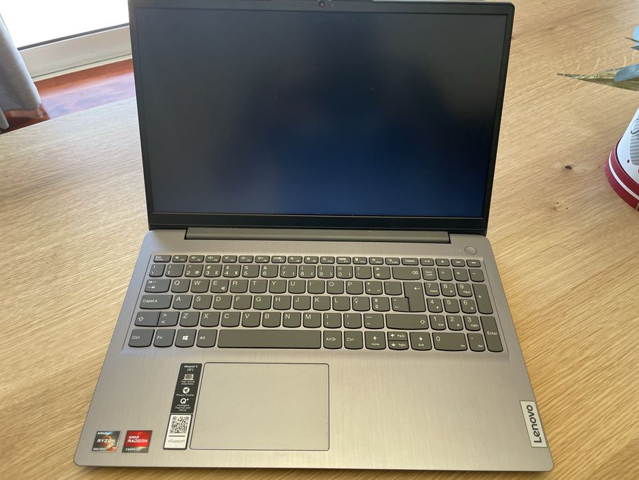 Portatil LeNovo Ideapad 3 15’ + Extras