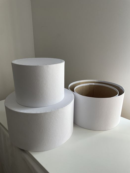 Продаются круглые коробки , белые , б/у