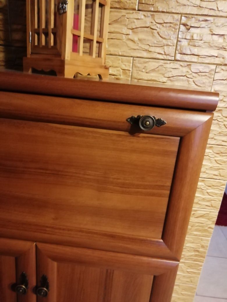 Sprzedam komplet mebli do salonu komoda plus witryna