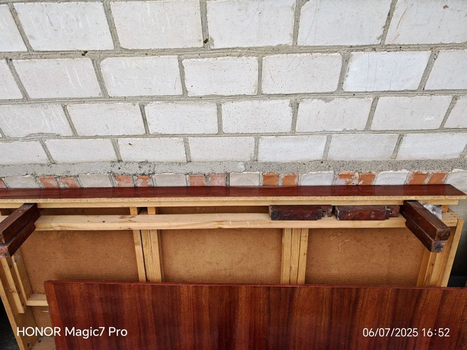 Ліжко з треляжом та дошкою для малювання