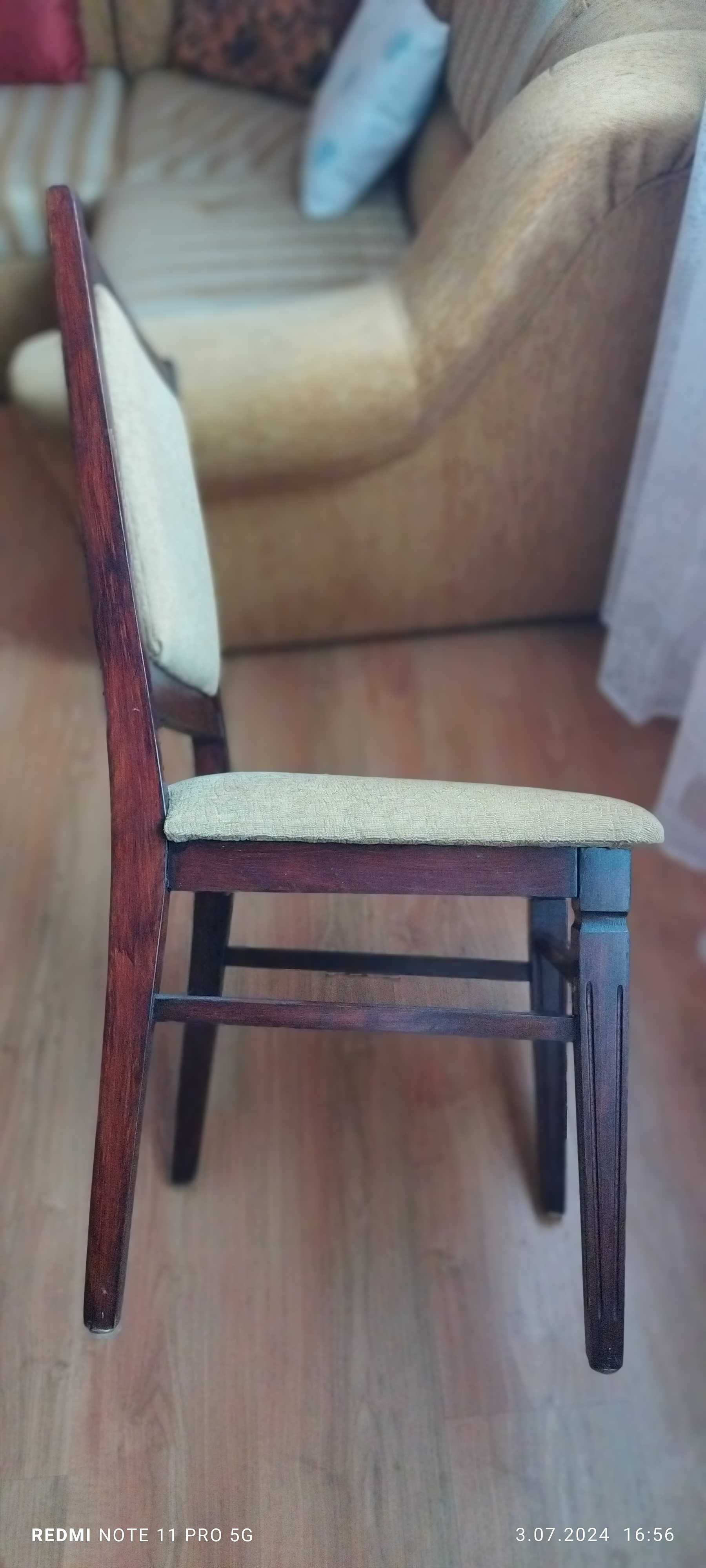 krzesła i stół do salonu