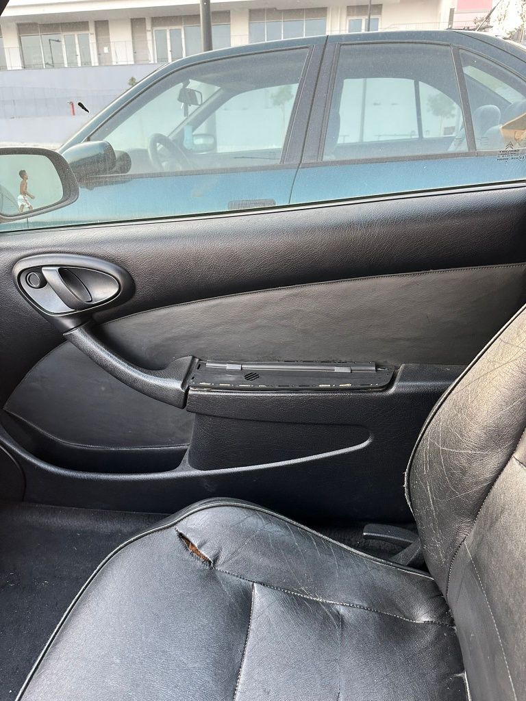 Vendo Citroen Xsara 
1.4 a gasolina ( 74cv )
Versão Sedan