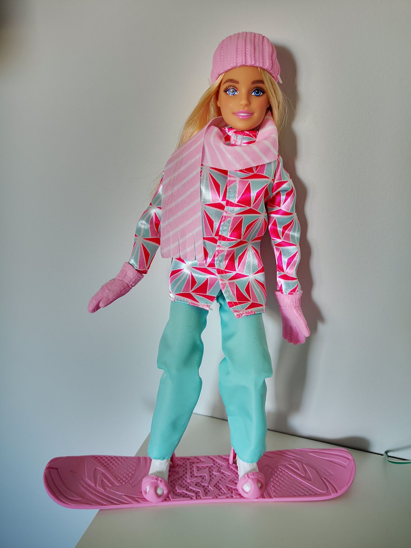 Laka Barbie z serii sporty zimowe snowboardzistka