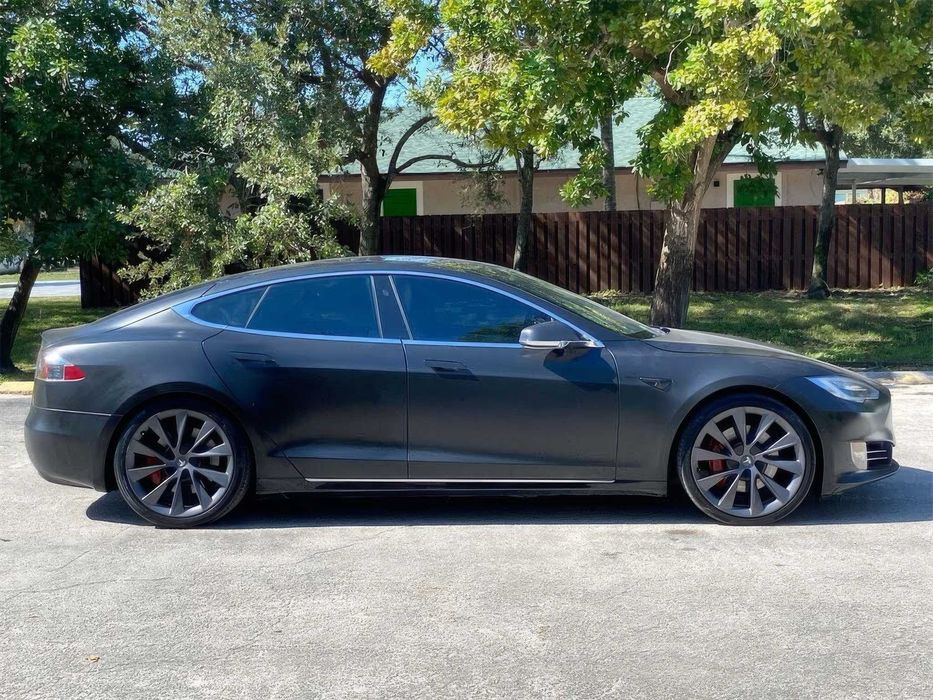 Tesla Model S Long Range Plus      2020
