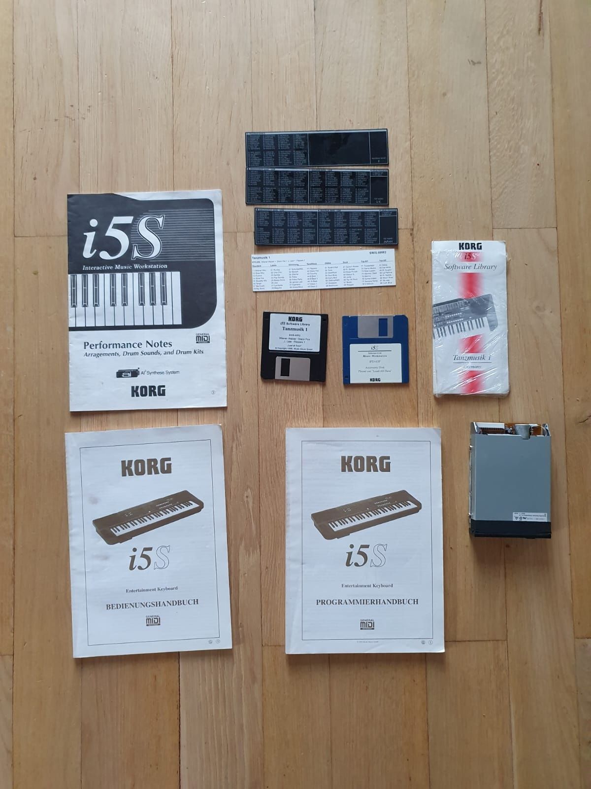 Keyboard Korg i5s - stan kolekcjonerski