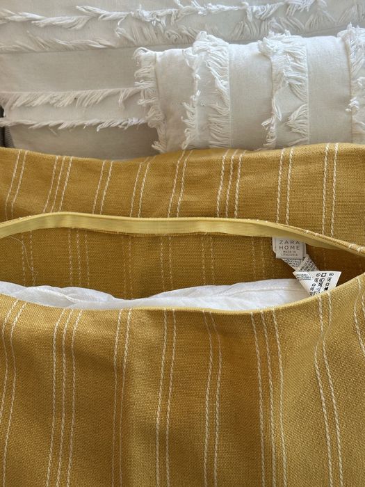 4 Cushions + 5 sets of pillow cases