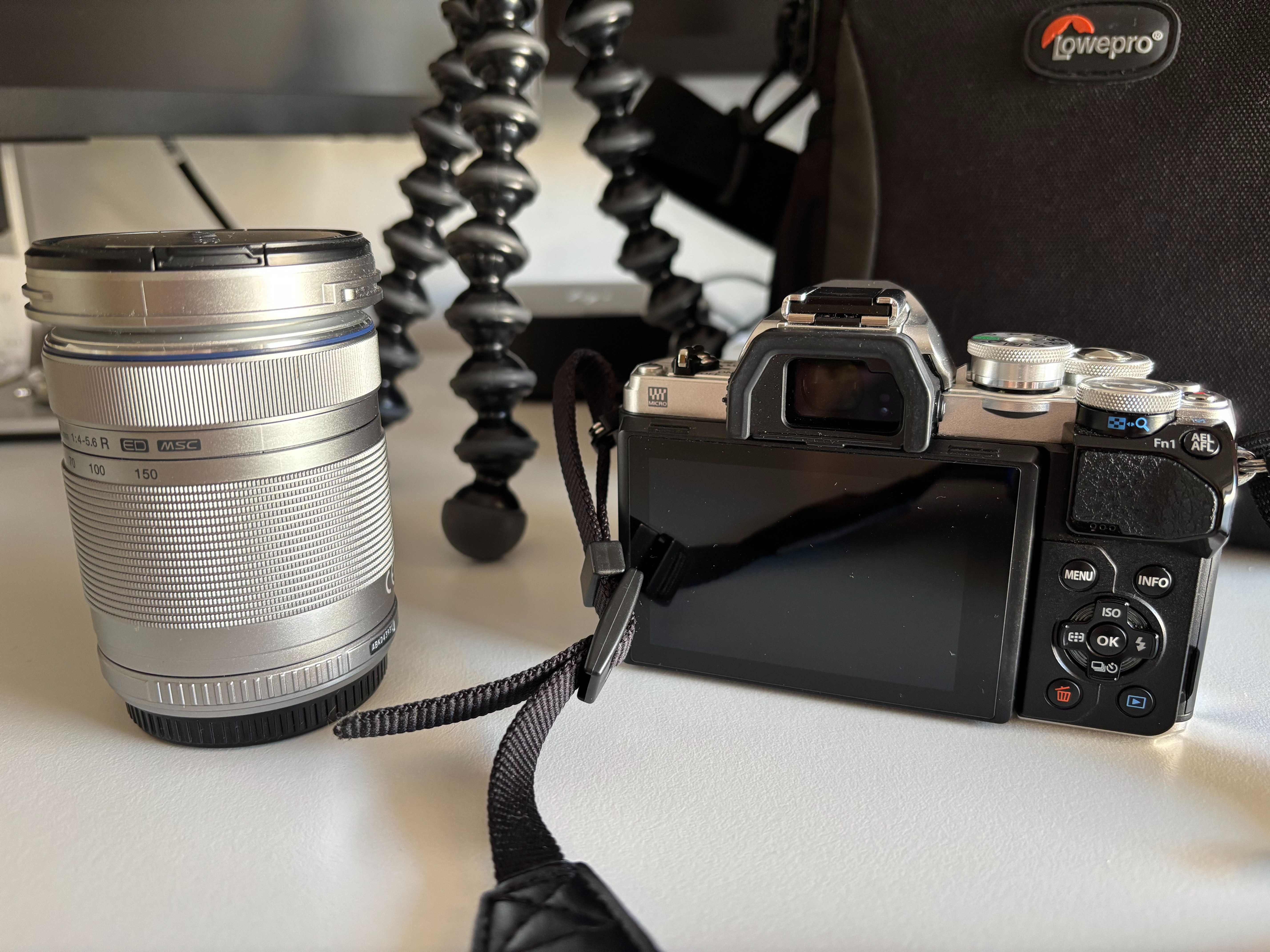 Olympus E-M10 Mark III Traveller Kit, Obiektywy