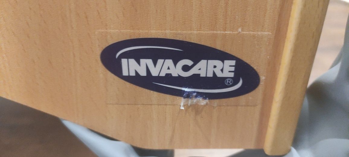 Cama articulada Invacare e colchão anti-escaras com compressor