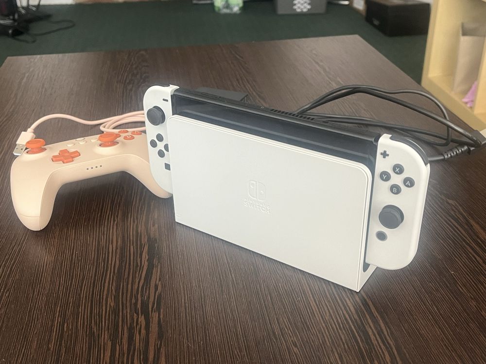 Nintendo Switch OLED + pad 8bitdo + Zelda BOTW