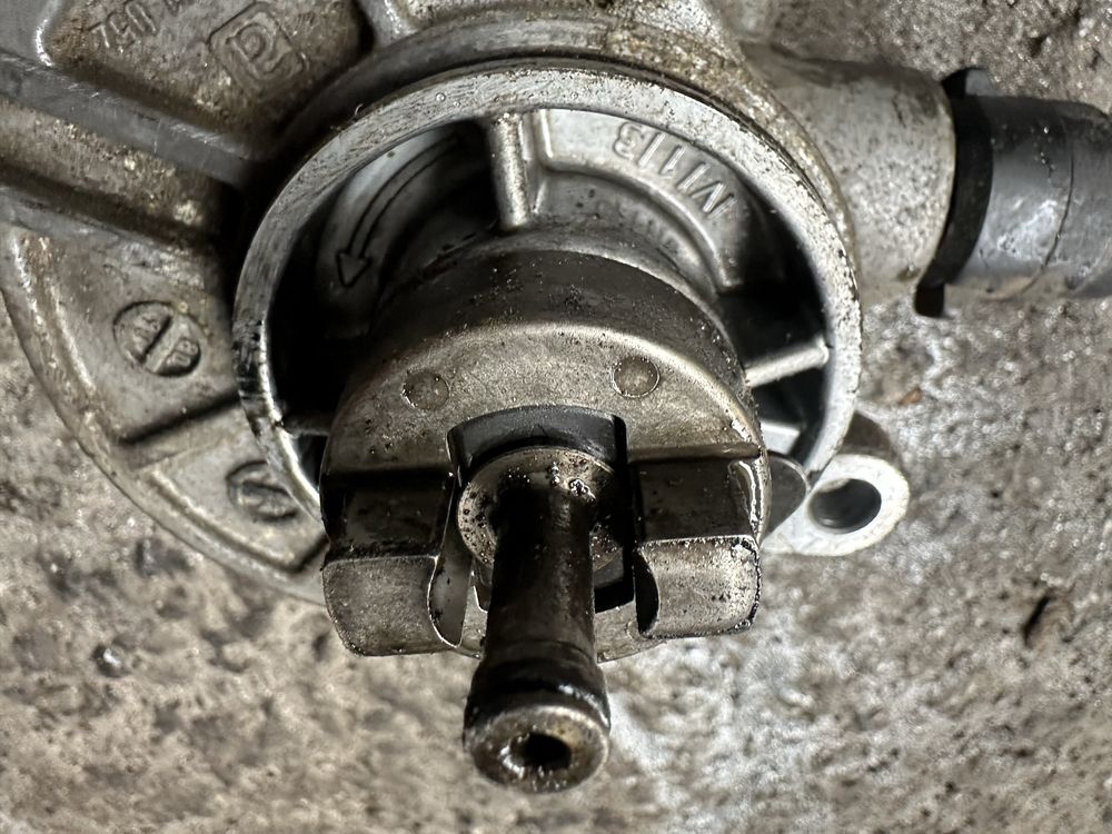 Вакуумный насос 2.2 cdi OM 646 Mercedes Sprinter, Vito, Viano, E 211