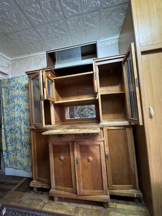 Дубовий буфет під реставрацію