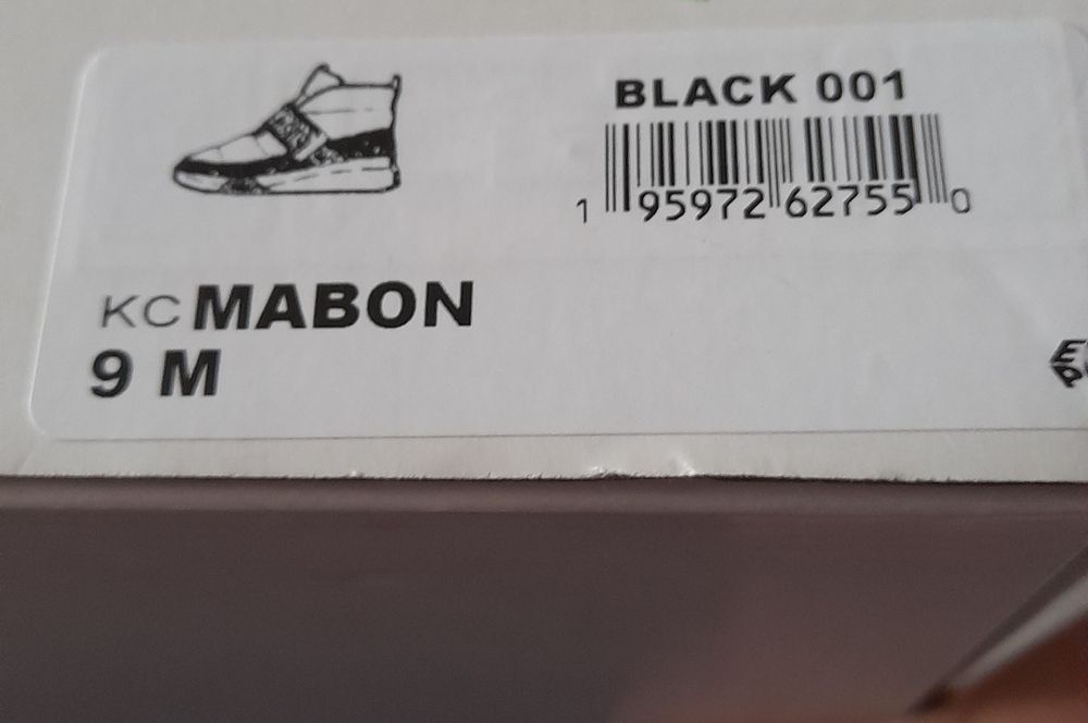 Новые. Дутики водонепроницаемые.  Calvin Klein. Оригинал. Размер 9/40.